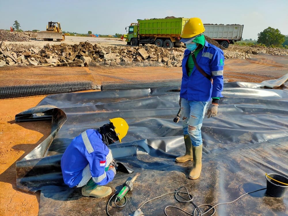 pemasangan geomembrane 1