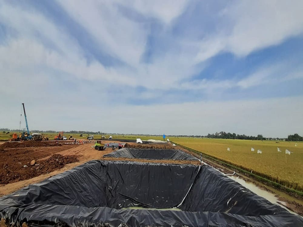 pemasangan geomembrane kerawang